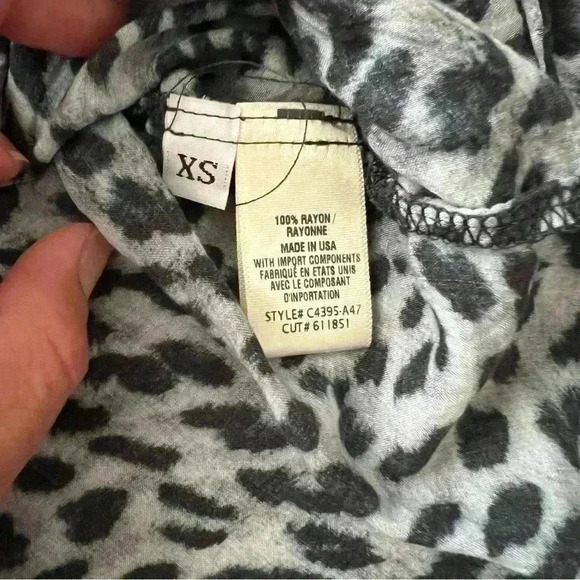 Cloth & Stone Animal Leopard Print Button Down Shirt LS Blouse Size XS - Picture 6 of 8
